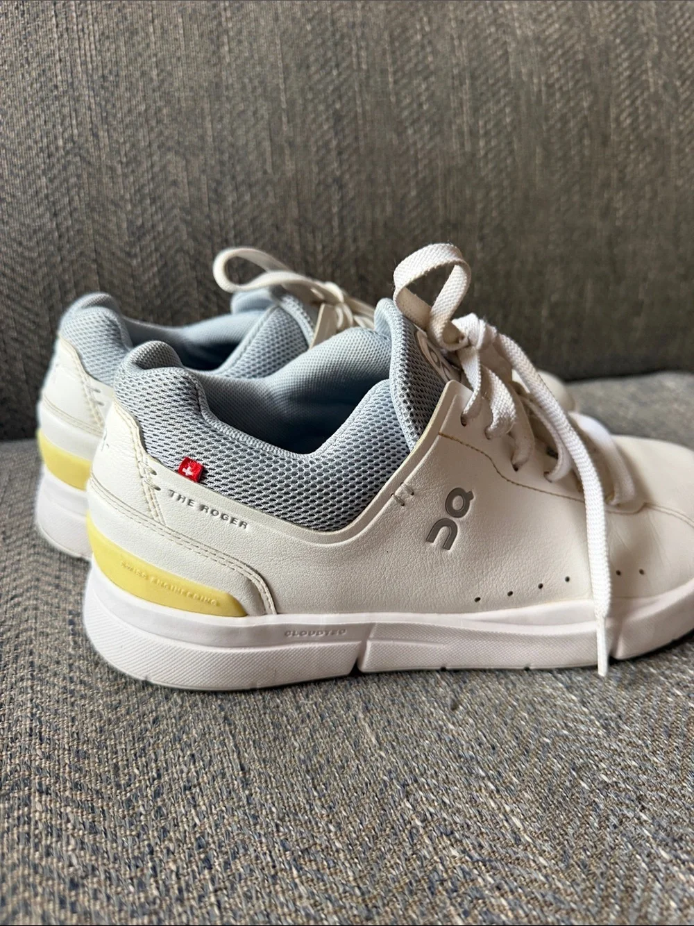 On Clouds THE ROGER Advantage Women’s Tennis Sneaker Size: 9